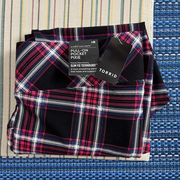 Torrid Pants - NEW Torrid Pants Womens 1 Regular Black Plaid Pull-On Pocket Pixie Ponte Skinny